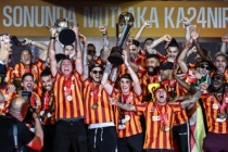 Şampiyon Galatasaray, çifte kupayı kaldırdı!